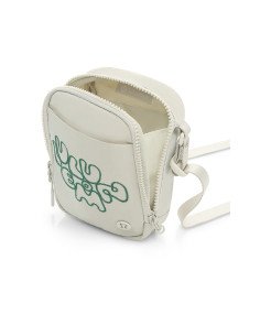 LULU LEMON Easy Access Crossbody Crema